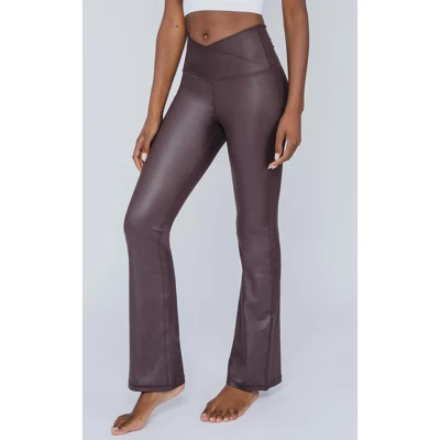 90 Degree By Reflex Interlink High Shine Cire Elastic Free Crossover V-Back Flared Leg Yoga Pants - Image 8