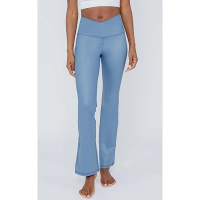 90 Degree By Reflex Interlink High Shine Cire Elastic Free Crossover V-Back Flared Leg Yoga Pants - Image 13